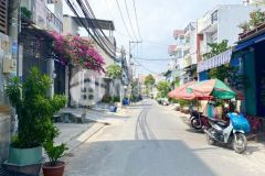 Lê văn quới1 sẹt,,,,hẻm xe tải 8m,,,,60m2 3 tầng,,,,cách 1 căn nhà ra đường lớn