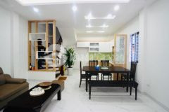 Nhà xây đẹp, tư đình, long biên dân xây 5 tầng ngõ thông thoáng 3,3 tỷ