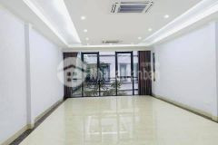 Bán nhà phố khúc thừa dụ, cầu giấy, dt 120m2, mặt tiền 8.4m, thang máy, giá 82,5 tỷ.