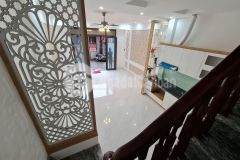 Nhà đẹp ở ngay phân lô phố trạm long biên ngõ nông ô tô 40m2 mt5.4m chỉ 4 tỷ.