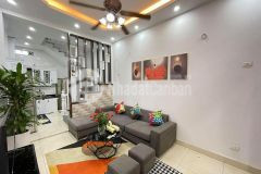 Nhà đẹp ở ngay phố tân mai, ô tô gần, 3 gác, 32m x 5t, chỉ 2 tỷ 48, 0396982571.