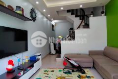 Rẻ nhất duy nhất bắc cầu long biên nhà đẹp ở ngay dân xây 10m ô tô 33m2 chỉ 1.7 tỷ.