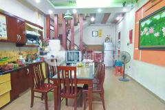 Nhà đẹp cầu giấy ngõ to 5 tầng mặt tiền 4,5m 6,2 tỷ