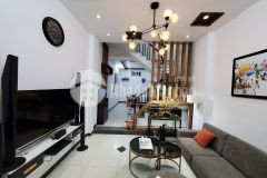 Chỉ hơn 2 tỷ có ngay nhà đẹp 5 tầng ô chợ dừa, đống đa lh 0978 898285