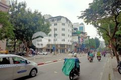 Bán tòa nhà đẹp nhất phố cát linh mt 6m, 5 tầng, dt 35m2 mặt tiền khủng, kinh doanh đỉnh.