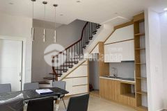 Lô góc phố trạm 3 tỷ. mt 6m. mặt ngõ thông, ô tô đỗ cửa vào nhà