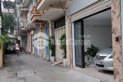 Nhà phân lô lạc trung 45m2mt 4m. lô góc oto vào 130trm.