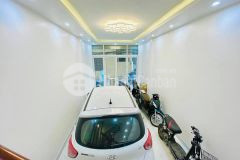 Cần bán gấp thương lượng sâu. phố trạm. mặt ngõ ô tô đỗ cửa vào nhà