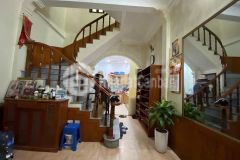 Bán nhà lô góc hai mặt ngõ đường kim giang, ô tô đỗ, 50m2, 4 tầng ở luôn, giá 3.75 tỷ