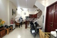 Nhà đẹp mới koong xây đơn lập view hồ điều hòa chừng 10m ô tô dừng đỗ.