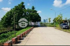 Tái định cư ngọc động trục chính giá chỉ 58trm2, mặt đường 13m có vỉa hè.