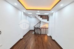 Bán nhà mới cứng tại hữu hòa, 33m2, 5 tầng, 3,7m măt tiền. giá 2 tỷ