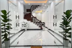 Bán nhà mới tt cầu giấy ngõ rộng ba gác sổ đỏ nở hậu có thể đầu tư kd 38m2 x 5t 5.45 tỷ