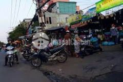 Nha trương chinh tân binh ngay chơ kinh doanh đinh ngang hơn 5m gia beo.