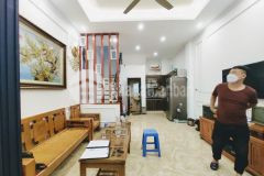 Bán nhà đẹp ở ngay ngõ 197 phúc lợi dt 40m2 5 tầng mt 4.2m giá 2.6 tỷ