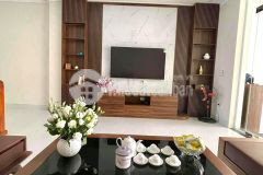 Bán nhà có một không hai tặng nội thất ba bước ra ô tô đua.