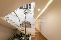 Bán nhà chính chủ 4 lầu mặt tiền cmt8, kd đỉnh.