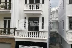 Bán căn nhà 3 tầng 115m2 giá 8.8 tỷ