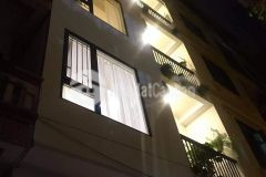 Hoàng quốc việt vỉa hè, ô tô tránh, cây xanh, an sinh tuyệt vời, 37m, 5 tỷ.