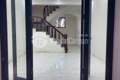 Nhà đẹp bằng liệt, ngõ ba gác, diện tích rộng, sổ chính chủ, giá rẻ, 2.85 tỷ.