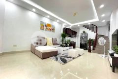 Nhà tôi cần tiền bán gấp nhà nguyễn ngọc vũ cầu giấy 35m2 3 tỷ giá sốc, ô tô đỗ cách nhà vài bước chân