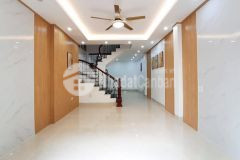 Bán nhà ngọc thụy, nhà mới xây, rất gần trường học, nhỉnh 3 tỷ.