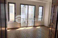 Bán gấp nhà phố lạc long quân. ba bước ra hồ tây. gara ô tô. 5 tầng. dt 45m2. mt 5m