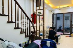 Bán nhà văn trì 3842m2x5 tầng chủ tặng 90 nội thất 2,7 tỷ lh 0988670126