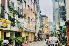 Nhỉnh 4tỷ có nhà 4tầng mặt đường ô tô tránh, dừng đỗ, kinh doanh, vỉa hè tại q.đống đa.