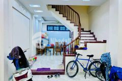 Bán nhà phố nguyễn ngọc vũ. tặng nội thất. gần phố. dt 44m2. 6 tầng. mt 4,2m. giá 6.8 tỷ