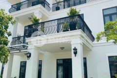 Kẹt tiền bán gấp nhà 140m2 cho thuê 20trtháng thiết kế kiểu pháp sang trọng