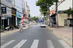 Bán nhà nhỏ gần biển, gần chợ trung tâm phường 1 giá chỉ 2,6 tỷ tl