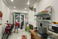 Nha ban tan binh xe hơi đỗ cửa 4 tầng đúc âu cơ