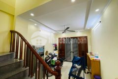 Bán nhà ở luôn phố triều khúc, lô góc, ngõ nông, ô tô đỗ gần, 42m2 x 5 tầng, giá 3.4 tỷ