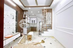 Bán nhà đẹp cạnh ngã tư sở ở ngay 15m ra ôtô tránh sổ riêng nở hậu 2.x tỷ.