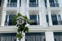 Cần bán căn nhà 1 trệt 2 lầu ngay trung tâm tp dĩ an