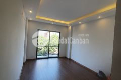 Chỉ nhỉnh 3 tỷ rưỡi có ngay căn nhà cầu giấy 35m, 5 tầng, ô tô đỗ cửa vào nhà, có gara, ngõ rộng.