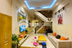 Bán nhà quận thanh xuân 40m26 tầng ô tô đỗ cửa 10m đến mặt phố kinh doanh bất chấp.