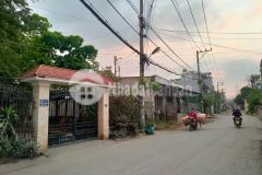 Hàng thơm. thạnh lộc 15. 229m đất. ngang 8m. cách 1 căn ra mặt tiền. quận 12