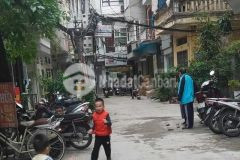 Bán nhà ngõ 318 đê la thành 40m x 4t,3,35 tỷ, có tl.