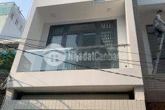 Bán gấp nhà mặt tiền quận tân phú, dt 54m2, giá chỉ 5,x tỷ, kinh doanh sầm uất.