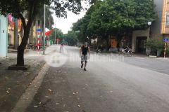 Bán mảnh đất rất đẹp, kd tốt tại khu tđc xóm lò, thượng thanh, lb. dt 47m, đường 12m, vỉa hè rộng