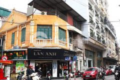 Gia đinh tôi cân ban nha măt phô câu gô măt tiên 5m gia 65 ty