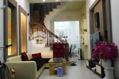 Cần bán nhanh nhà khu vip phố vạn bảo giá 2,7 tỷ, 18mx5 tầng, ngõ gần