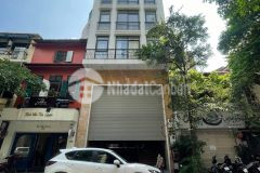 Nhà mặt phố trần khát chân vỉa hè mênh mông ô tô dừng đỗ kinh doanh đẳng cấp