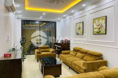 Nhà nguyễn hoàng tôn, ô tô tránh, 2 thoáng, giá 10.8 tỷ.