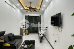 Gia đình cần bán nhà ngõ 45 giếng mứt xây 5 tầng chỉ 4 tỷ. lô góc 3 thoáng