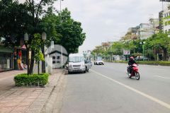 Nhỉnh 5tỷ nhà mặt phố vỉa hè rộng kinh doanh đỉnh 20m 3t ngô gia tự long biên