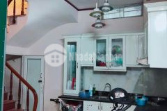 Bán gấp nhà cầu giấy, 2 thoáng, rất gần ô tô, vô vàn tiện ích.