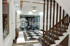 Chủ hạ sốc 400tr bán nhà đường cầu giấy, dt 56m2 x mt 5.2m, 5 tầng, giá 5.6 tỷ